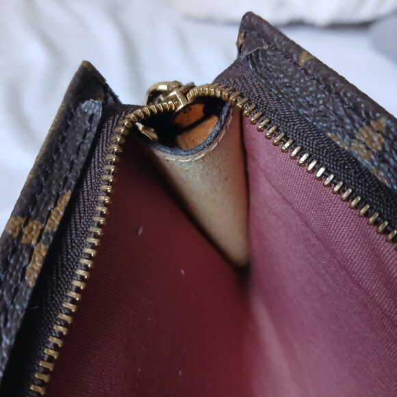 Louis Vuitton Accessory Zip Pouch w/ Removable Chain - Picture 13 of 16